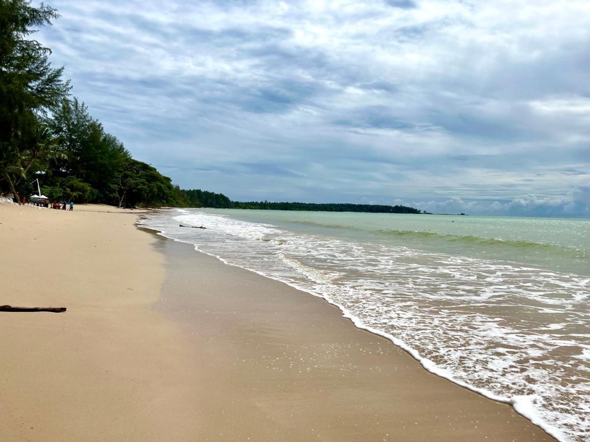 Ao Thong Beach Resort Bang Sak Bagian luar foto
