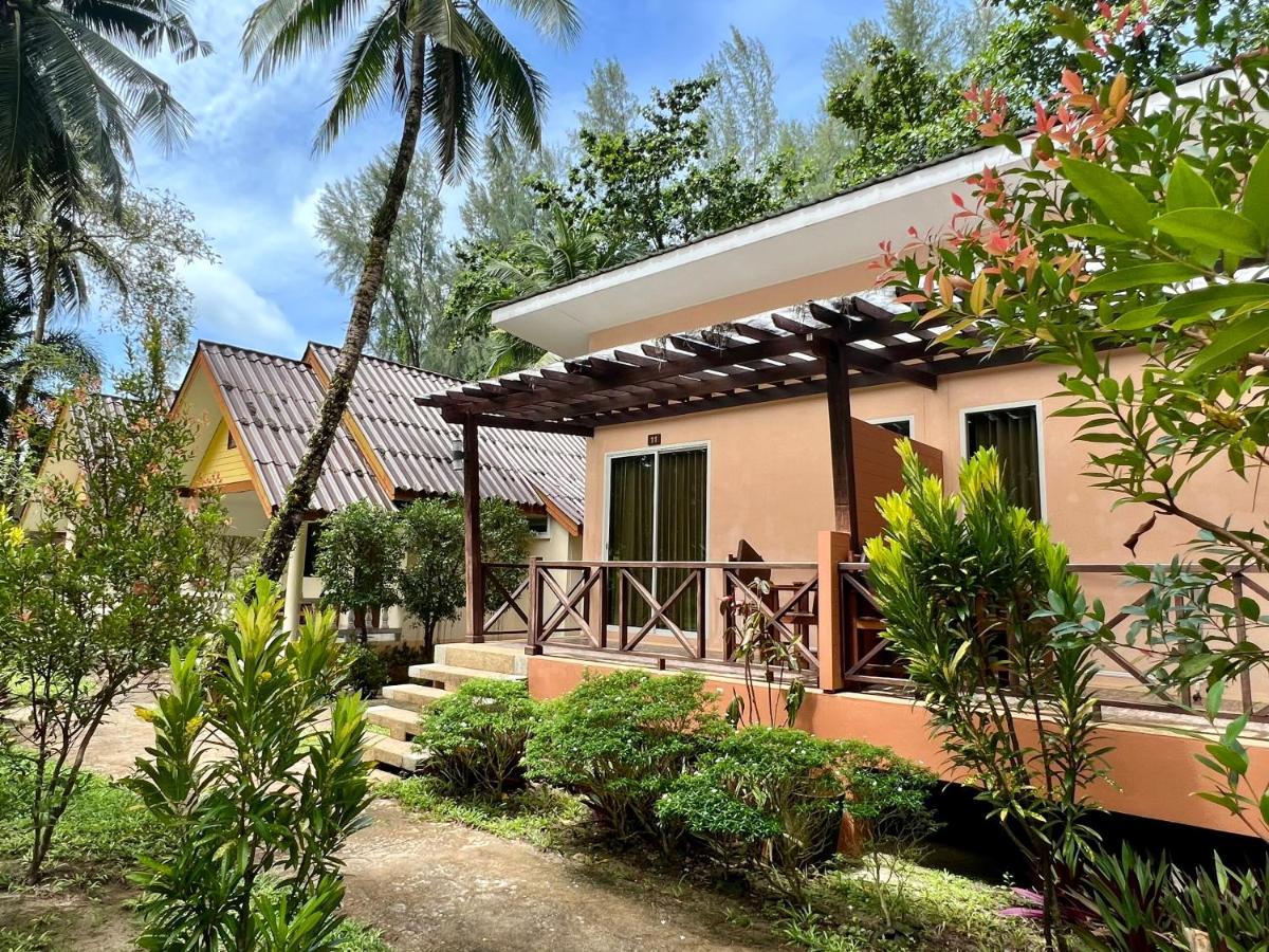 Ao Thong Beach Resort Bang Sak Bagian luar foto