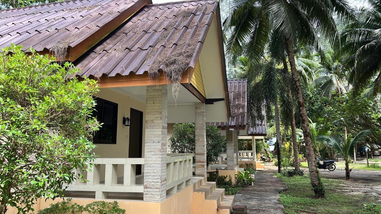 Ao Thong Beach Resort Bang Sak Bagian luar foto