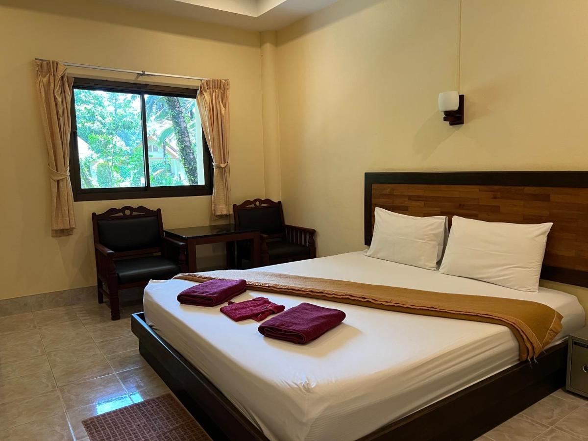 Ao Thong Beach Resort Bang Sak Bagian luar foto