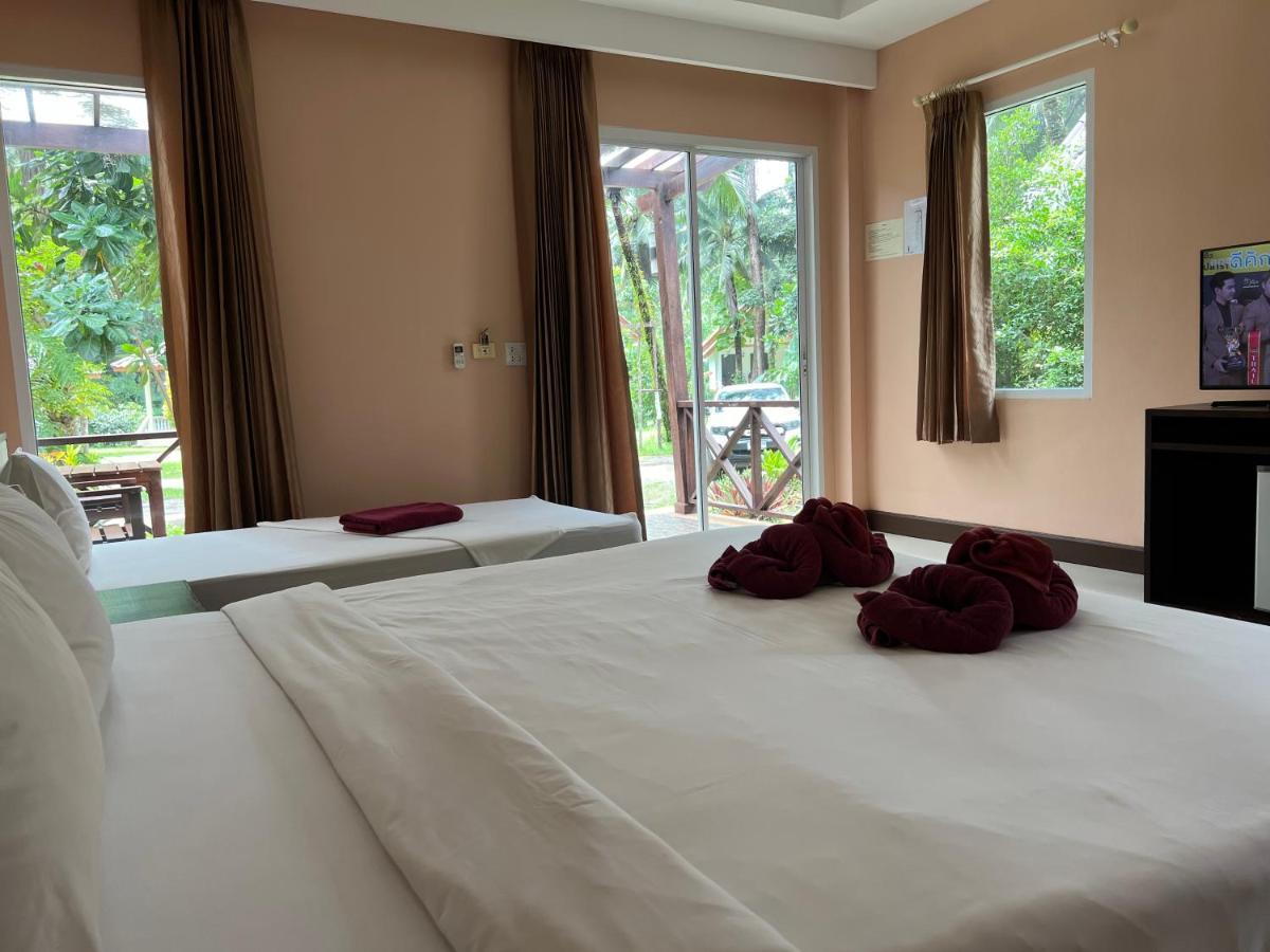 Ao Thong Beach Resort Bang Sak Bagian luar foto