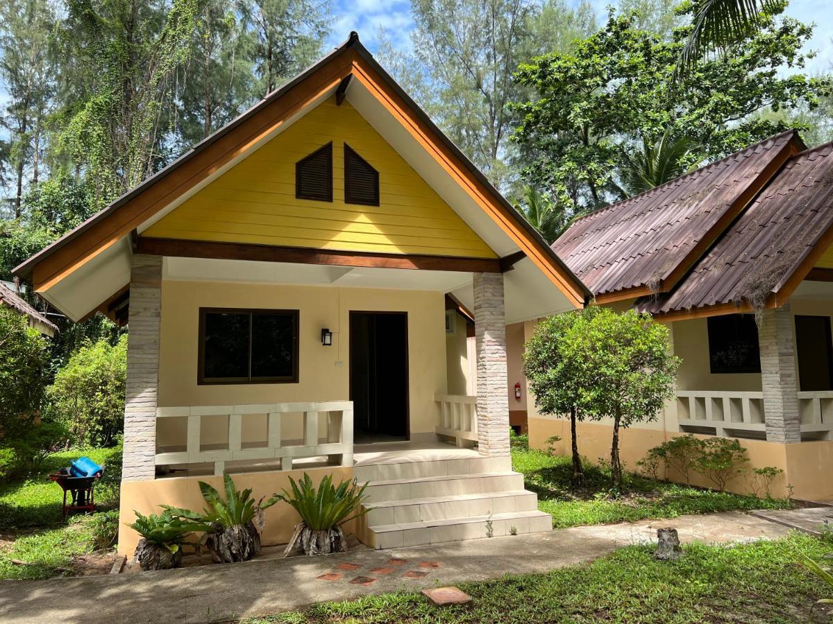 Ao Thong Beach Resort Bang Sak Bagian luar foto