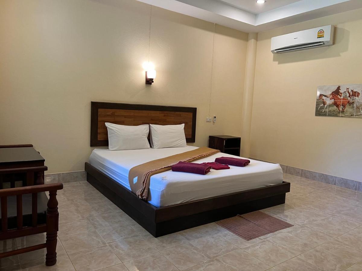 Ao Thong Beach Resort Bang Sak Bagian luar foto