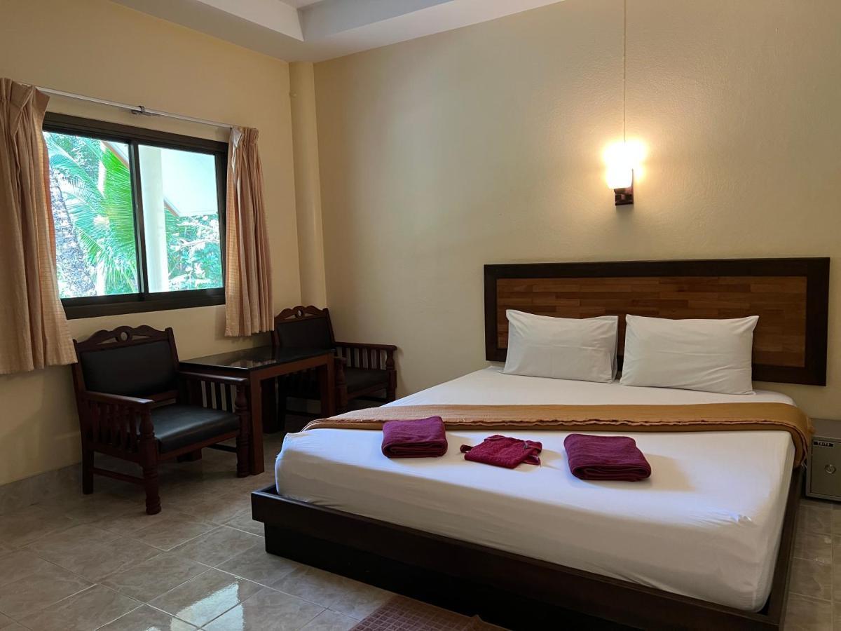 Ao Thong Beach Resort Bang Sak Bagian luar foto