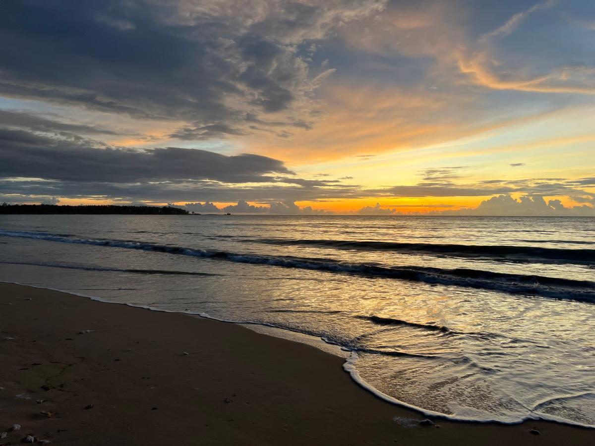 Ao Thong Beach Resort Bang Sak Bagian luar foto