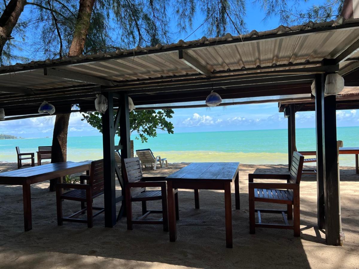 Ao Thong Beach Resort Bang Sak Bagian luar foto