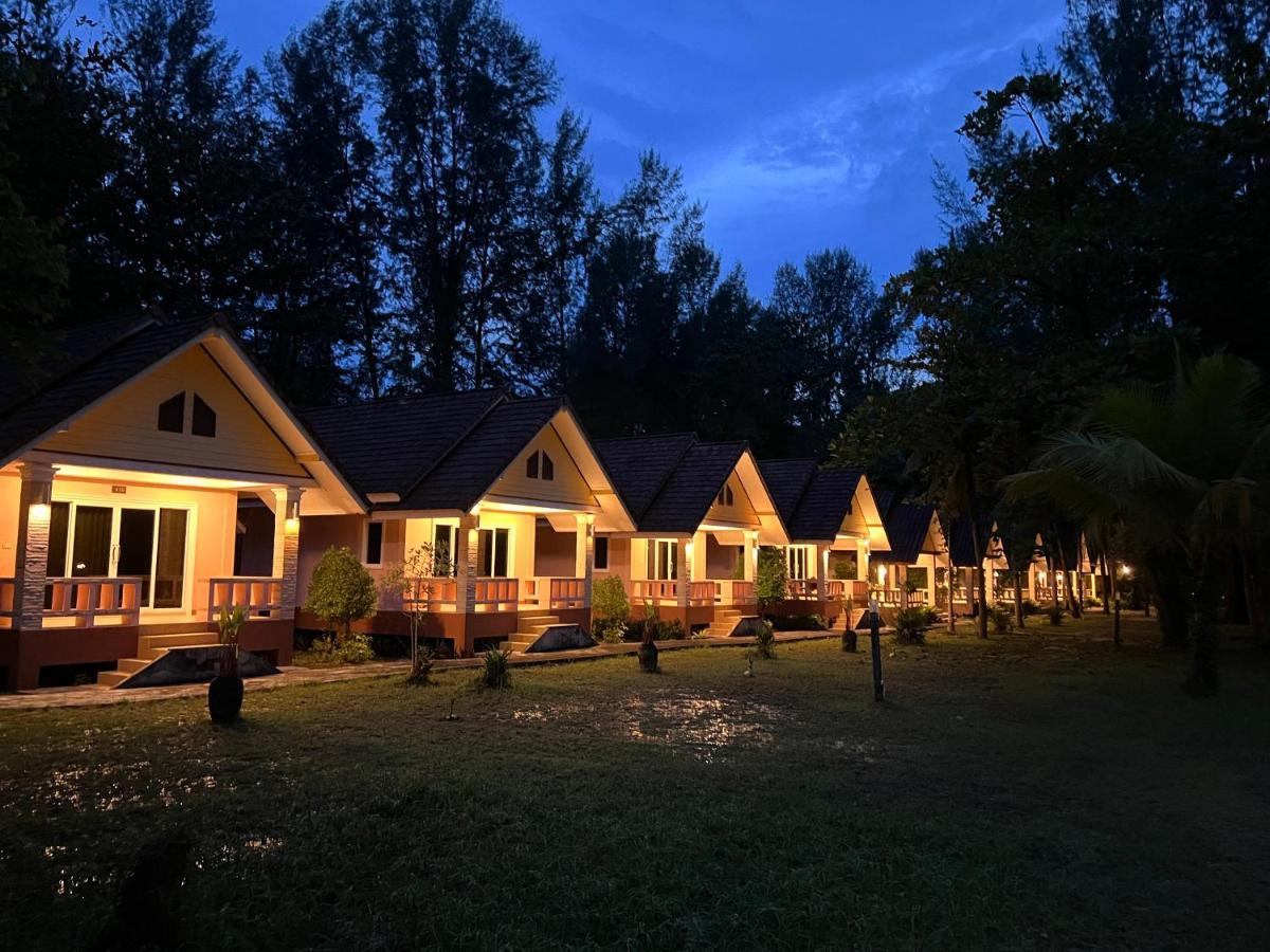 Ao Thong Beach Resort Bang Sak Bagian luar foto
