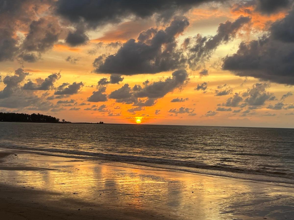 Ao Thong Beach Resort Bang Sak Bagian luar foto