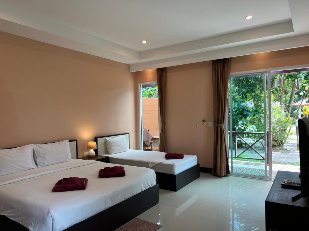 Ao Thong Beach Resort Bang Sak Bagian luar foto