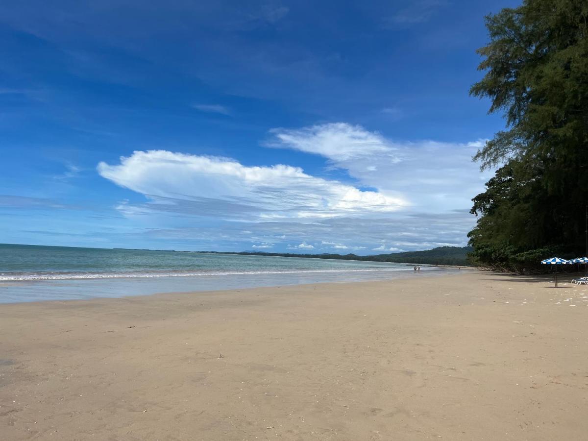 Ao Thong Beach Resort Bang Sak Bagian luar foto