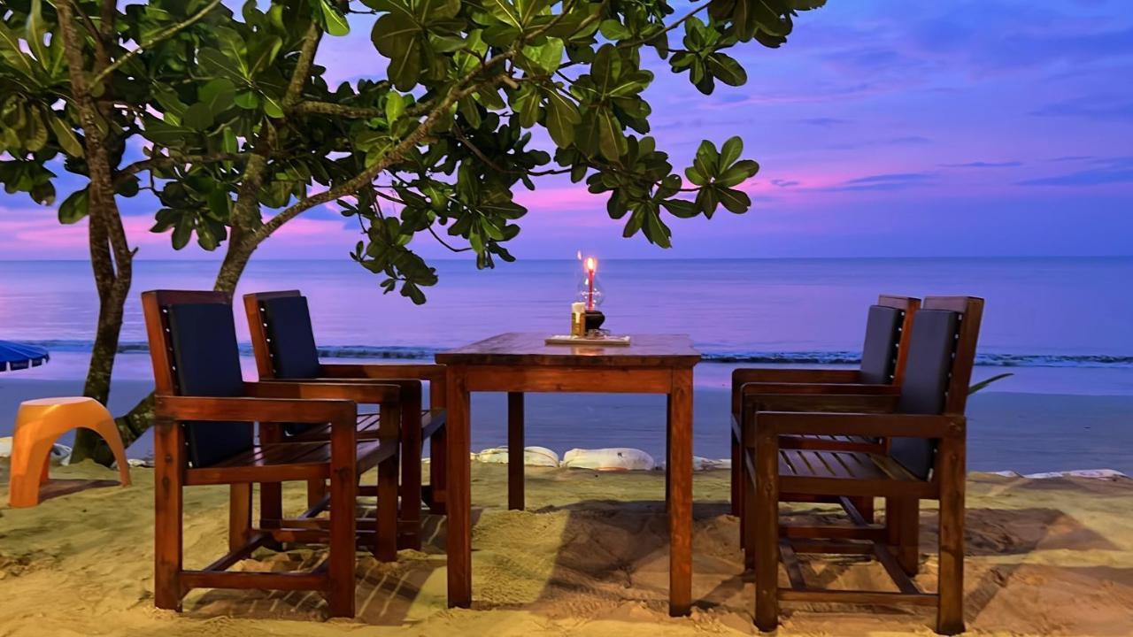 Ao Thong Beach Resort Bang Sak Bagian luar foto