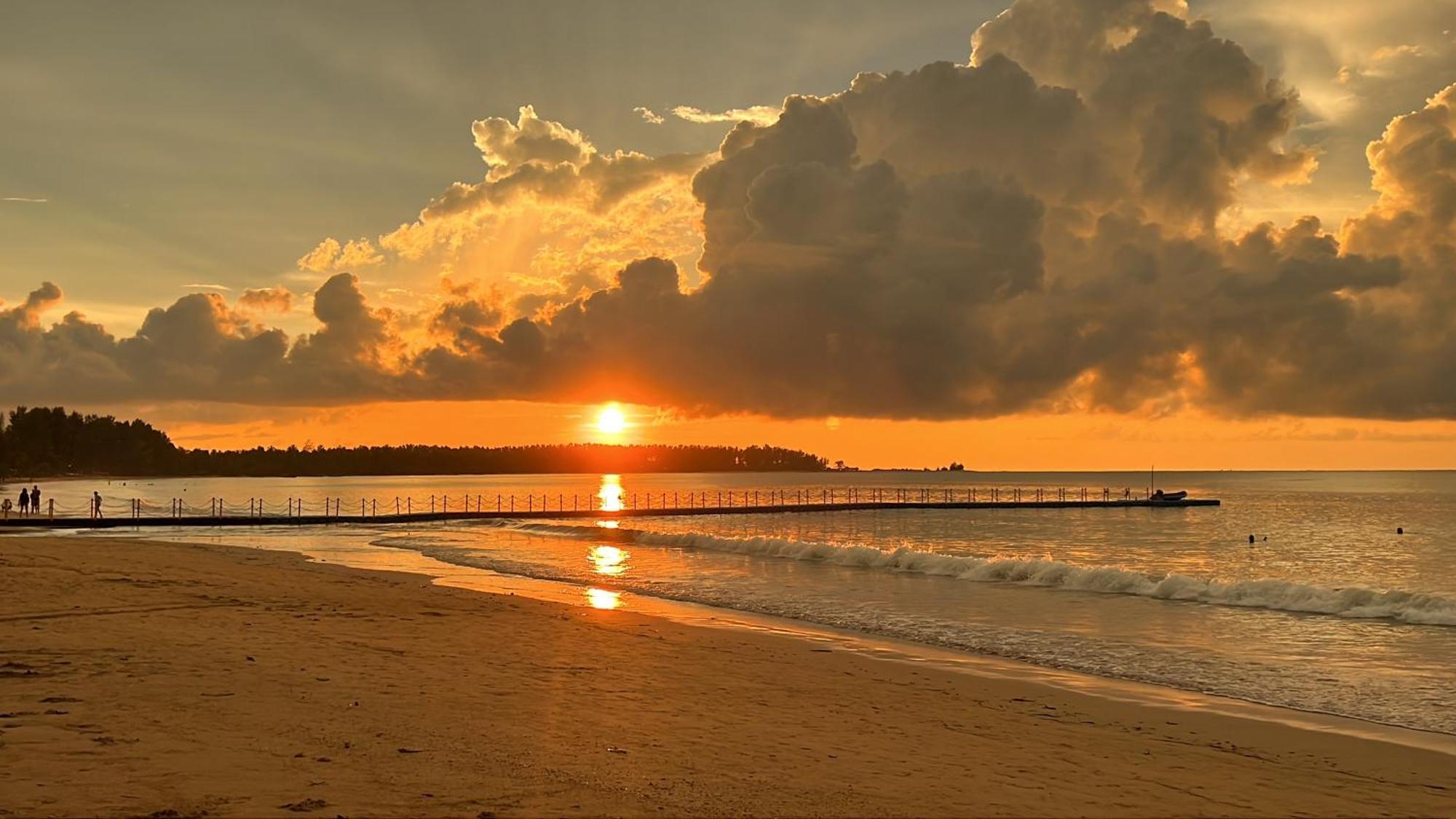 Ao Thong Beach Resort Bang Sak Bagian luar foto
