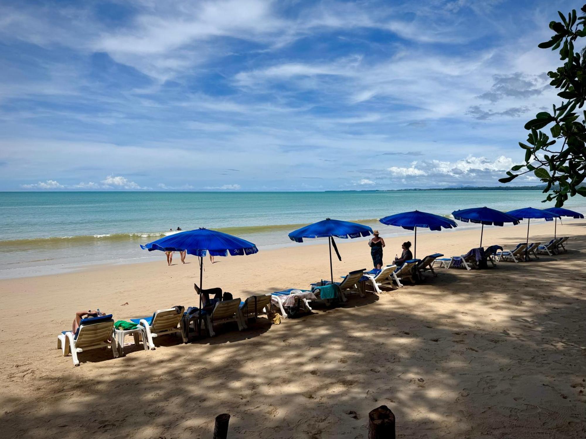 Ao Thong Beach Resort Bang Sak Bagian luar foto