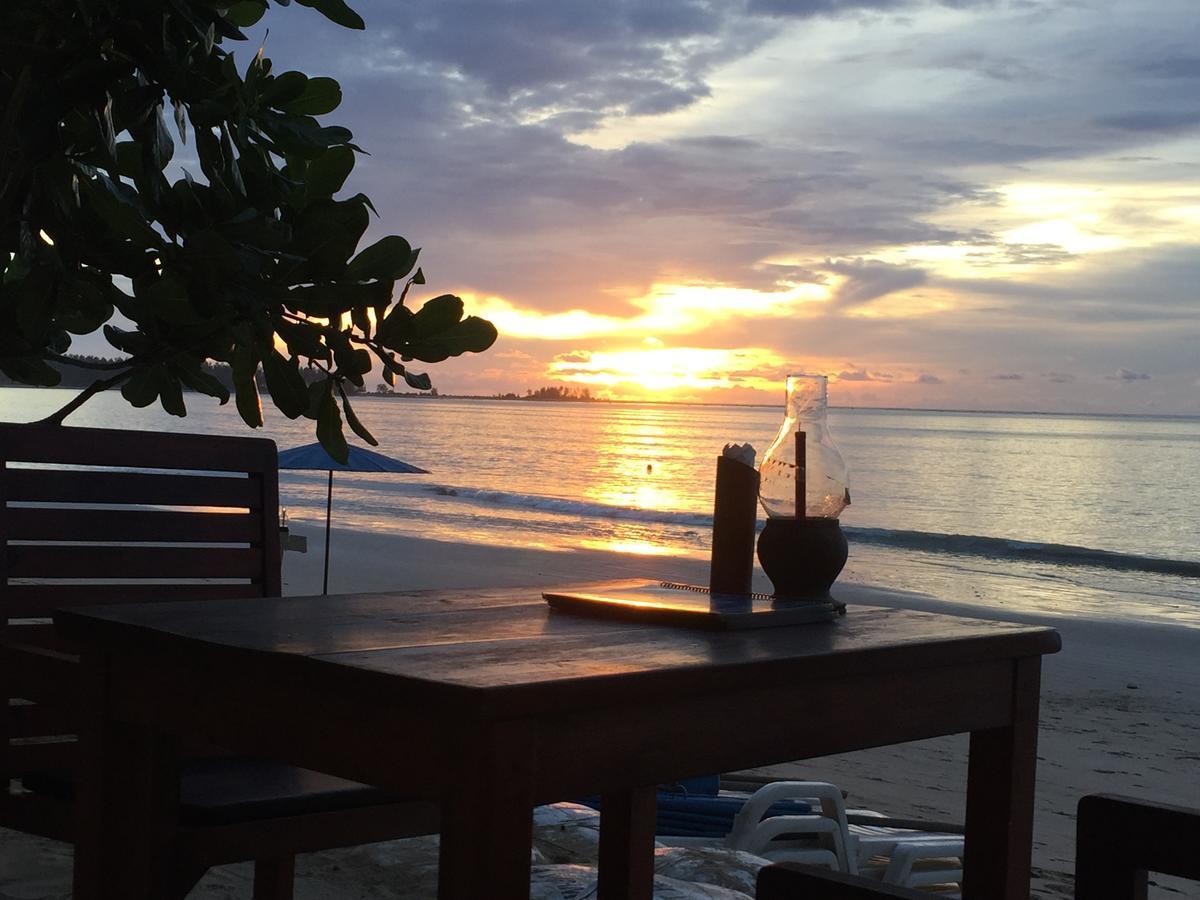 Ao Thong Beach Resort Bang Sak Bagian luar foto