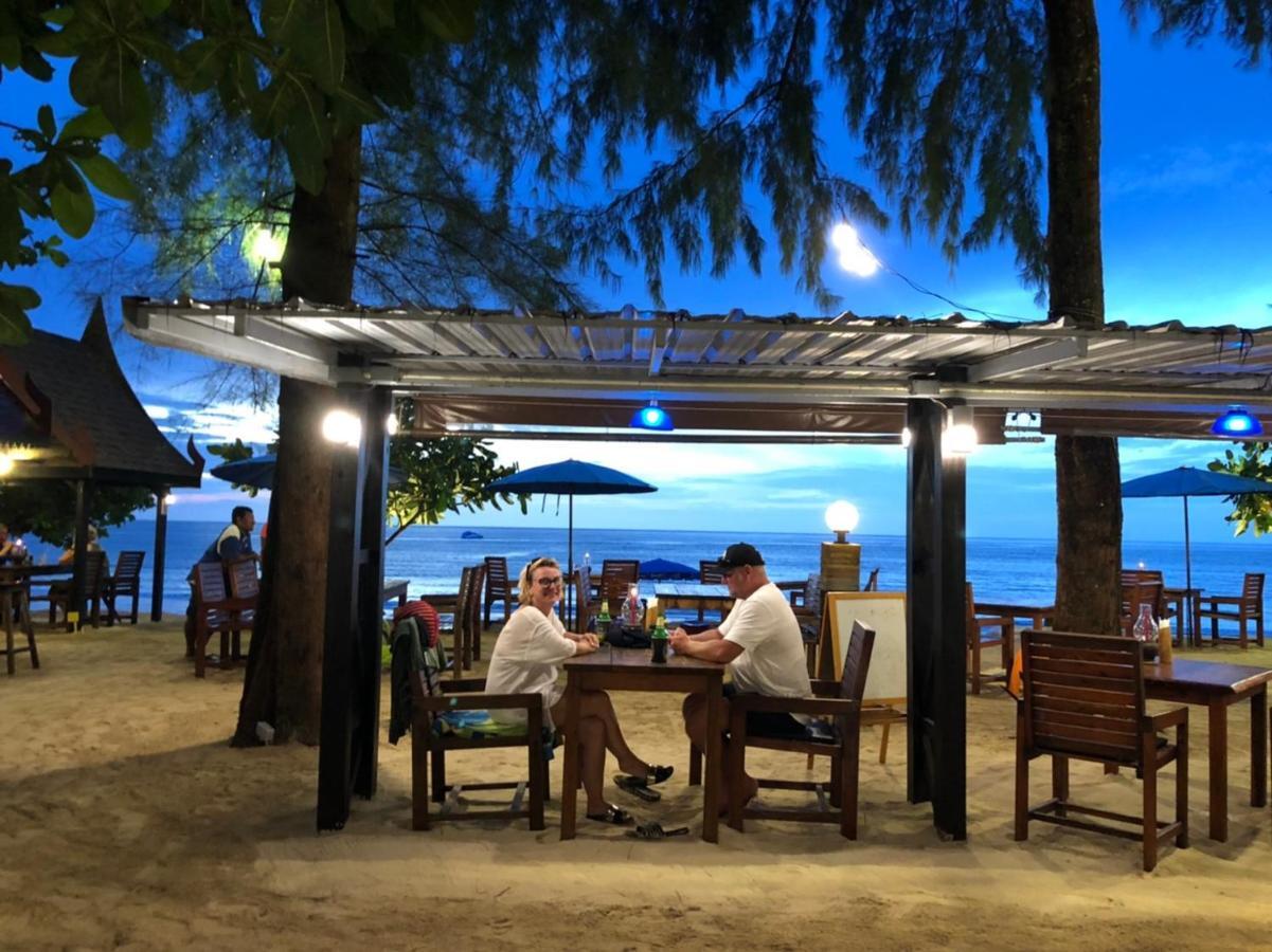Ao Thong Beach Resort Bang Sak Bagian luar foto