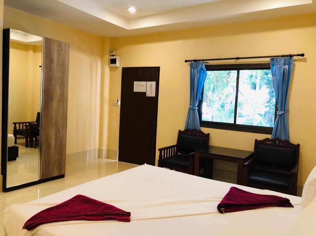 Ao Thong Beach Resort Bang Sak Bagian luar foto