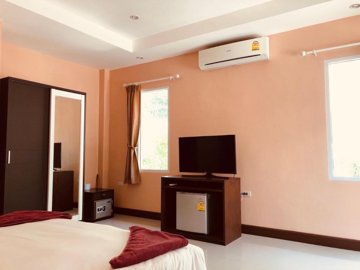 Ao Thong Beach Resort Bang Sak Bagian luar foto