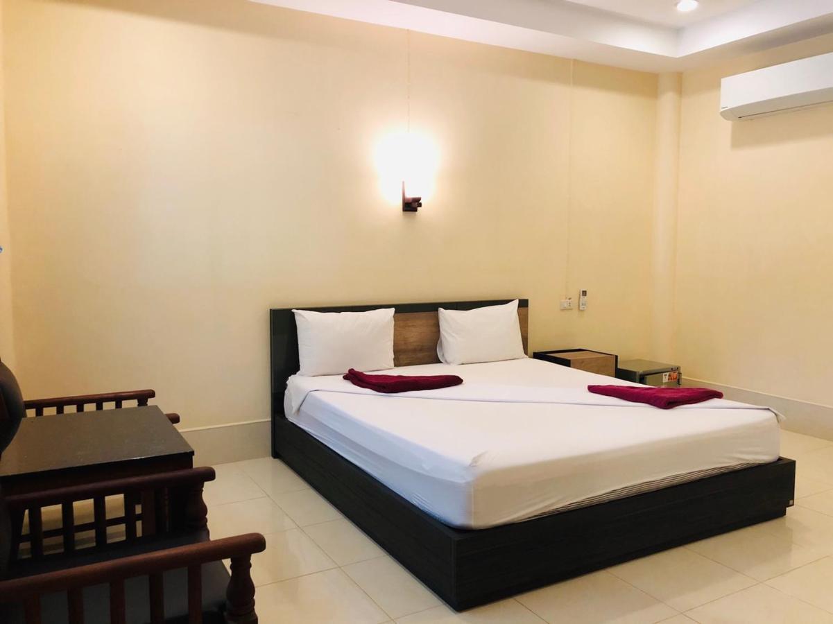 Ao Thong Beach Resort Bang Sak Bagian luar foto