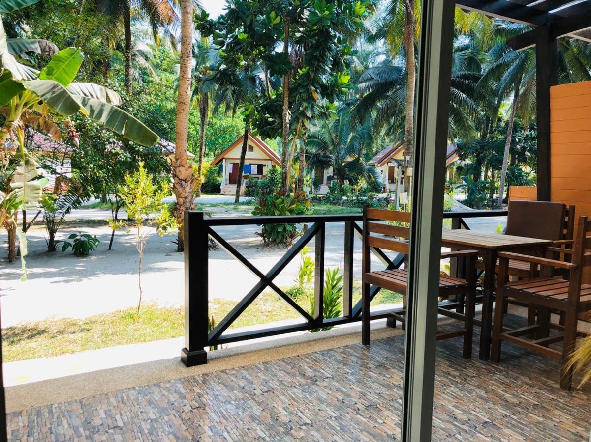 Ao Thong Beach Resort Bang Sak Bagian luar foto