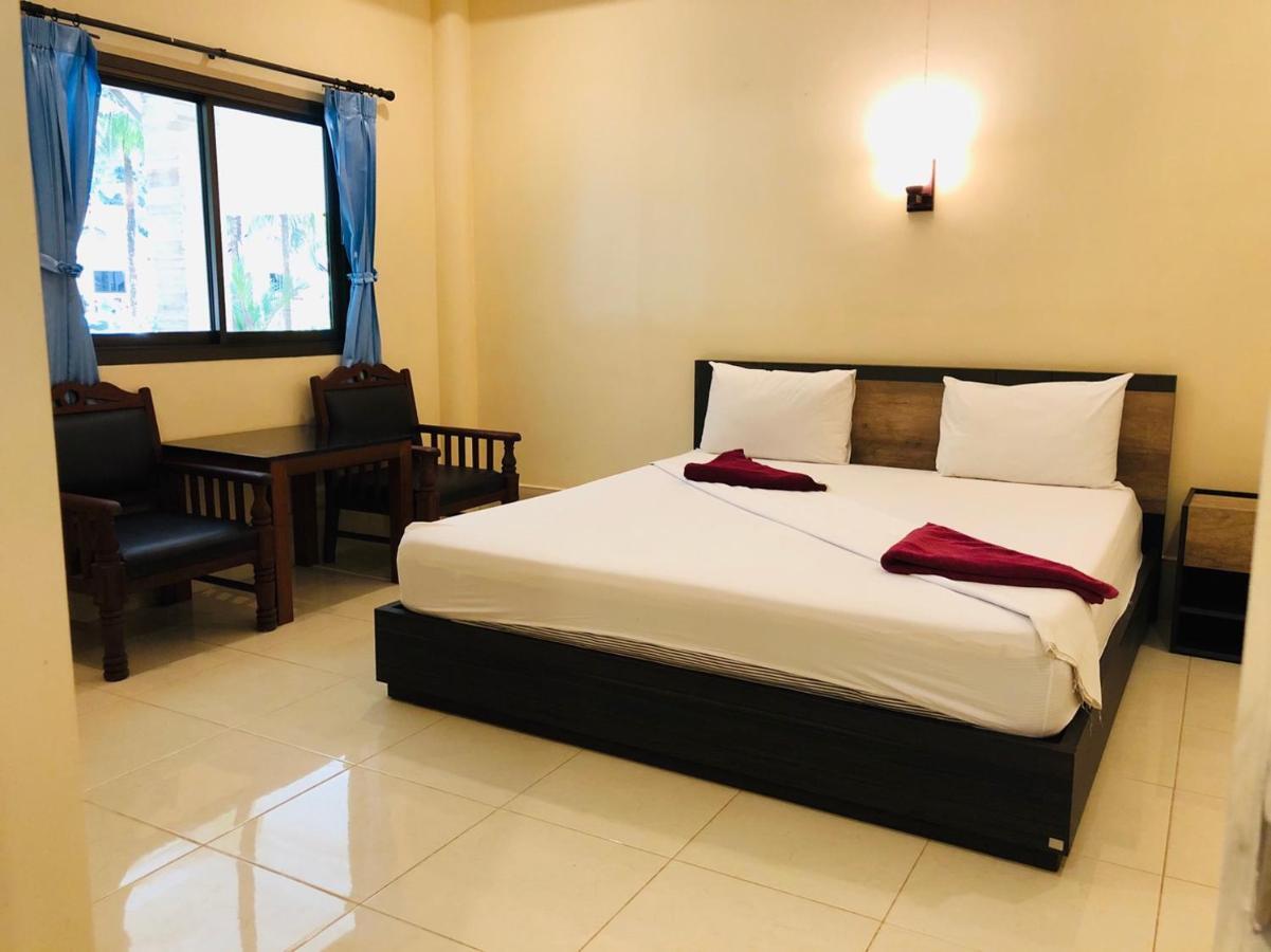Ao Thong Beach Resort Bang Sak Bagian luar foto